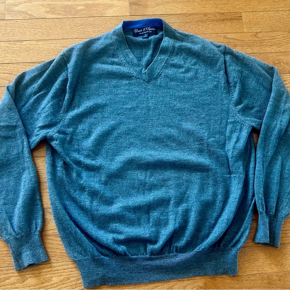 Men's Gray V-Neck Sweater Medium